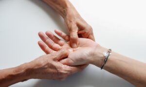 30代女性におすすめのムダ毛処理で遅い時間に対応しているサロンは？